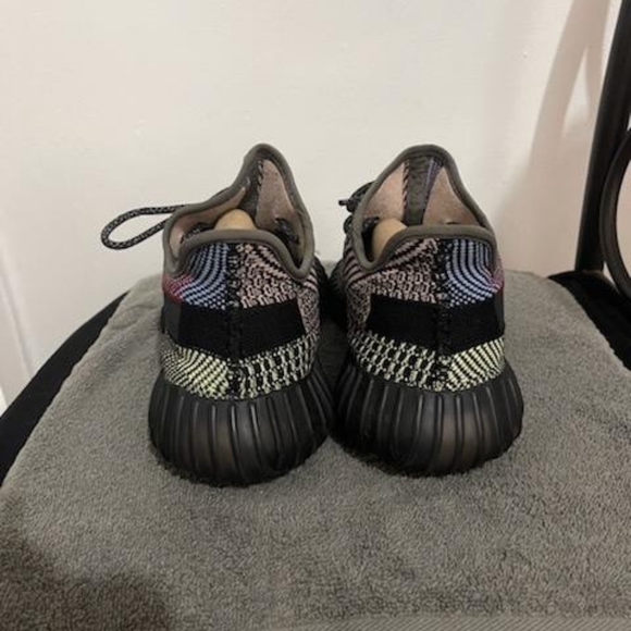 Adidas Yeezy Boost 320 V2 - Picture 3 of 4